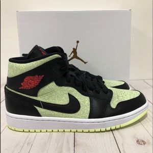 Womens Nike Air Jordan 1 Mid SE "Black Barley Volt